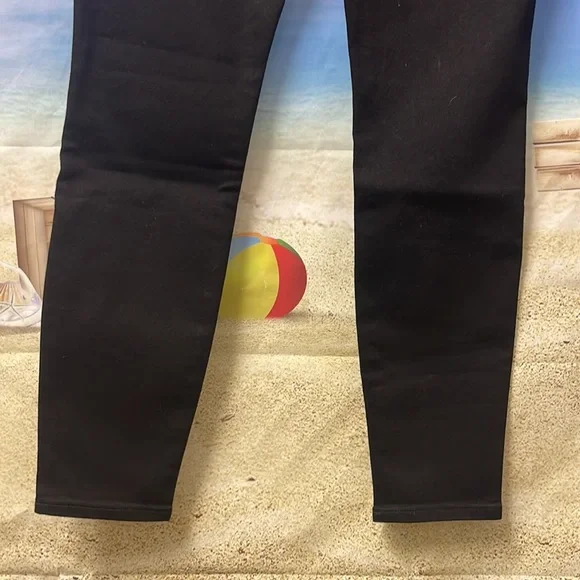 - Brand new with tags Woman’s Signature by Levi Strauss pull-on skinny. - Picture 12 of 15